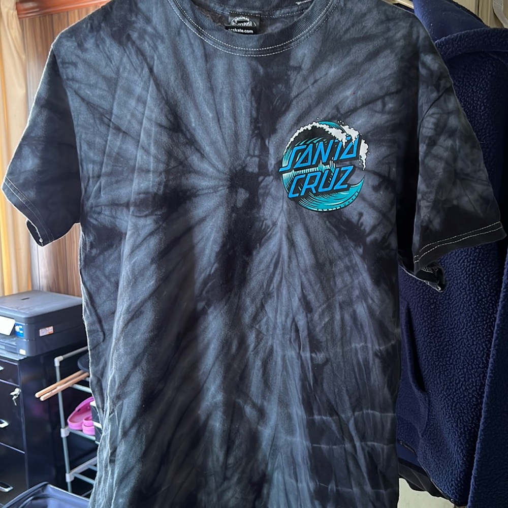 Santa Cruz graphic tee. Size medium. Worn a few times.